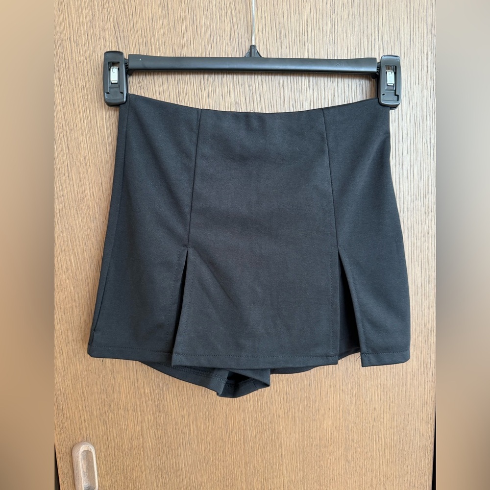 BLACK MINI SKORT